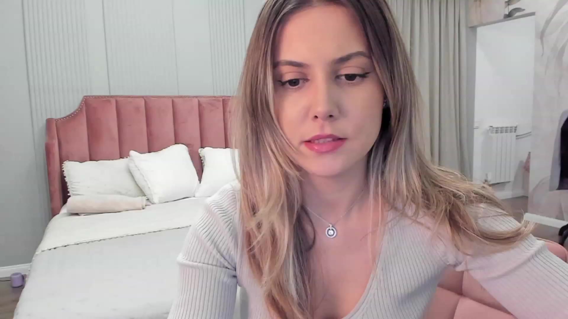 Gallery image thumbnail from NellieCutest's myfreecams stream on, 11/25/2023, 21:14 image 6 of 20