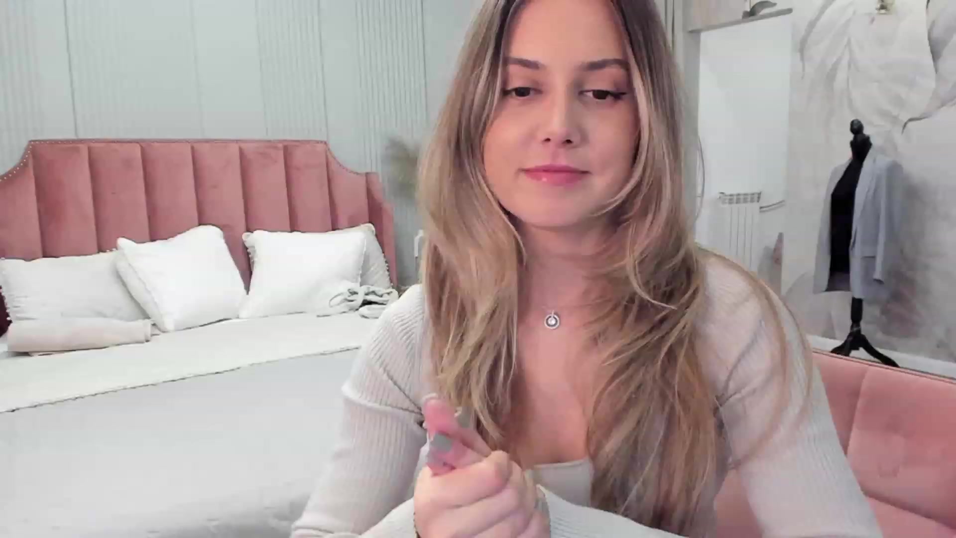 Gallery image thumbnail from NellieCutest's myfreecams stream on, 11/25/2023, 21:14 image 11 of 20
