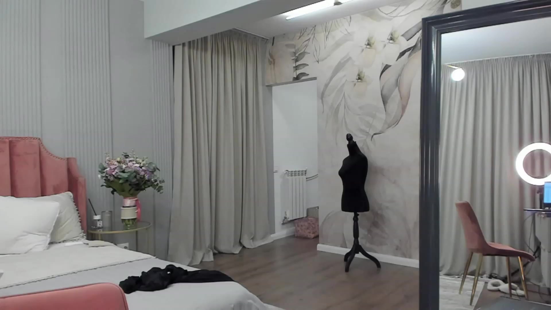 Gallery image thumbnail from NellieCutest's myfreecams stream on, 11/30/2023, 23:16 image 8 of 20