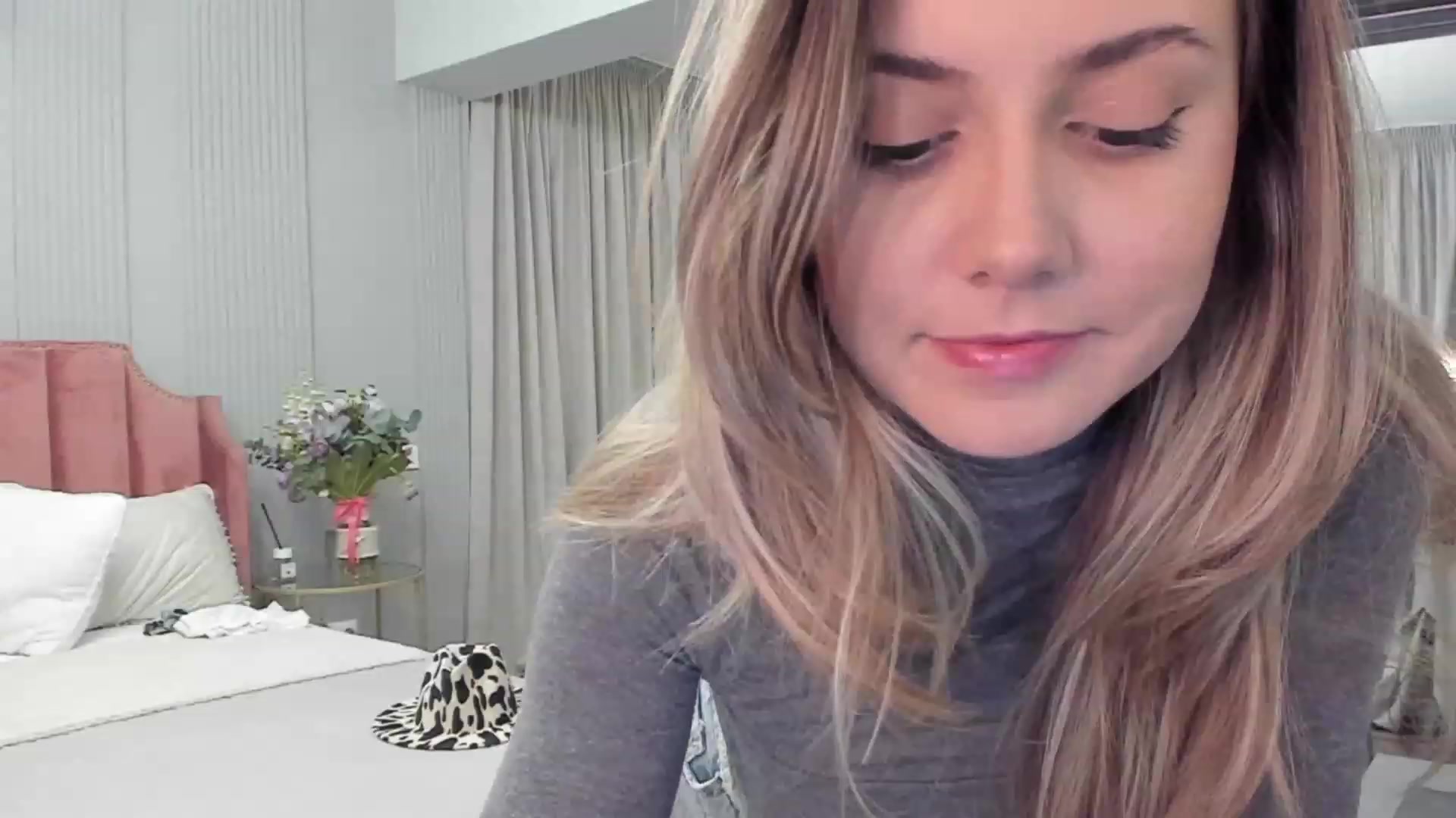 Gallery image thumbnail from NellieCutest's myfreecams stream on, 12/02/2023, 21:47 image 9 of 20