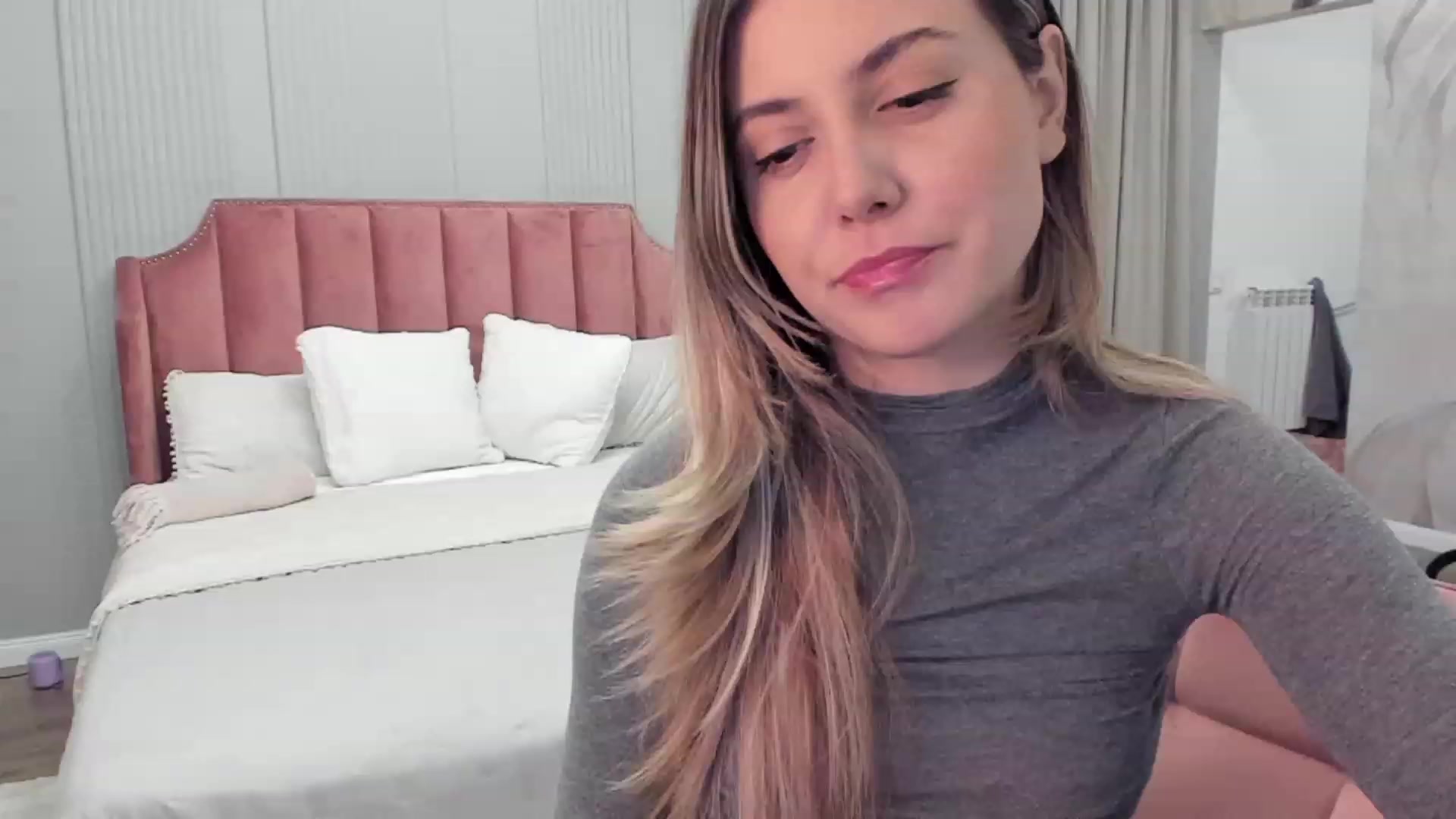 Gallery image thumbnail from NellieCutest's myfreecams stream on, 12/02/2023, 21:47 image 5 of 20