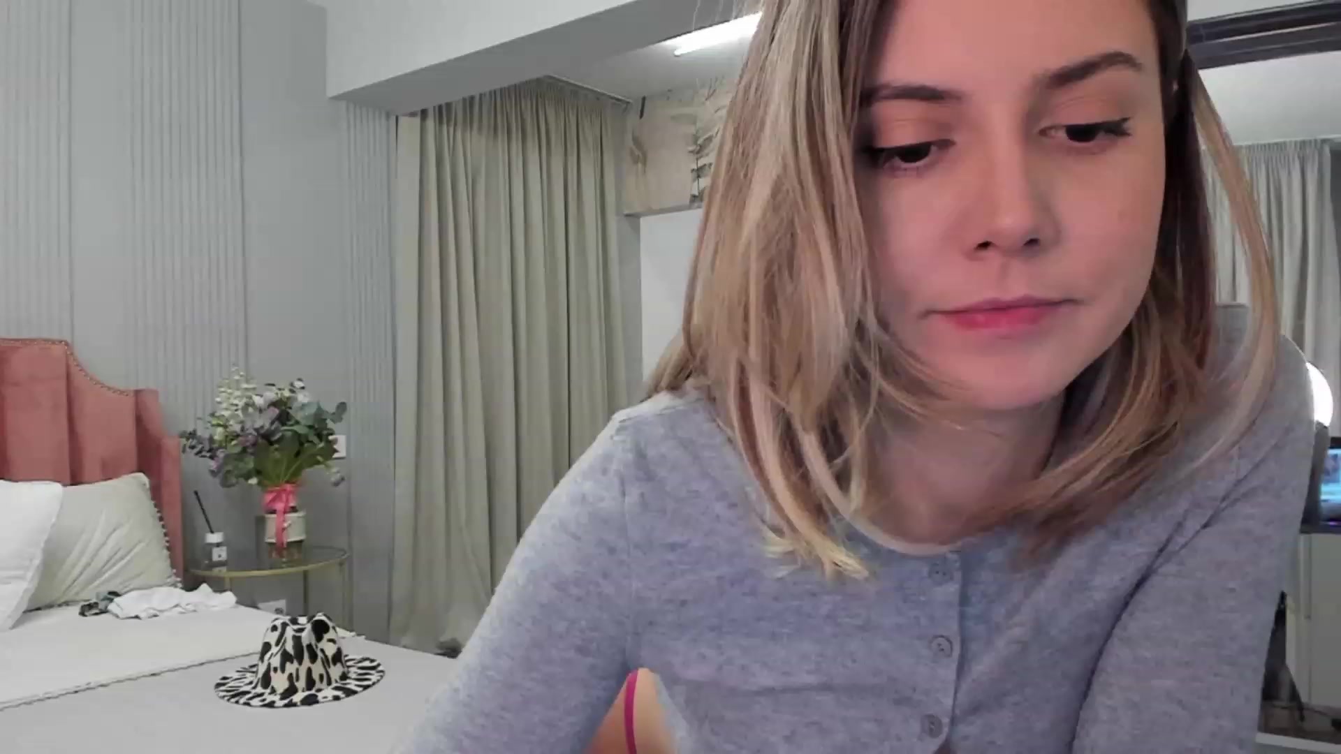 Gallery image thumbnail from NellieCutest's myfreecams stream on, 12/02/2023, 22:51 image 13 of 20