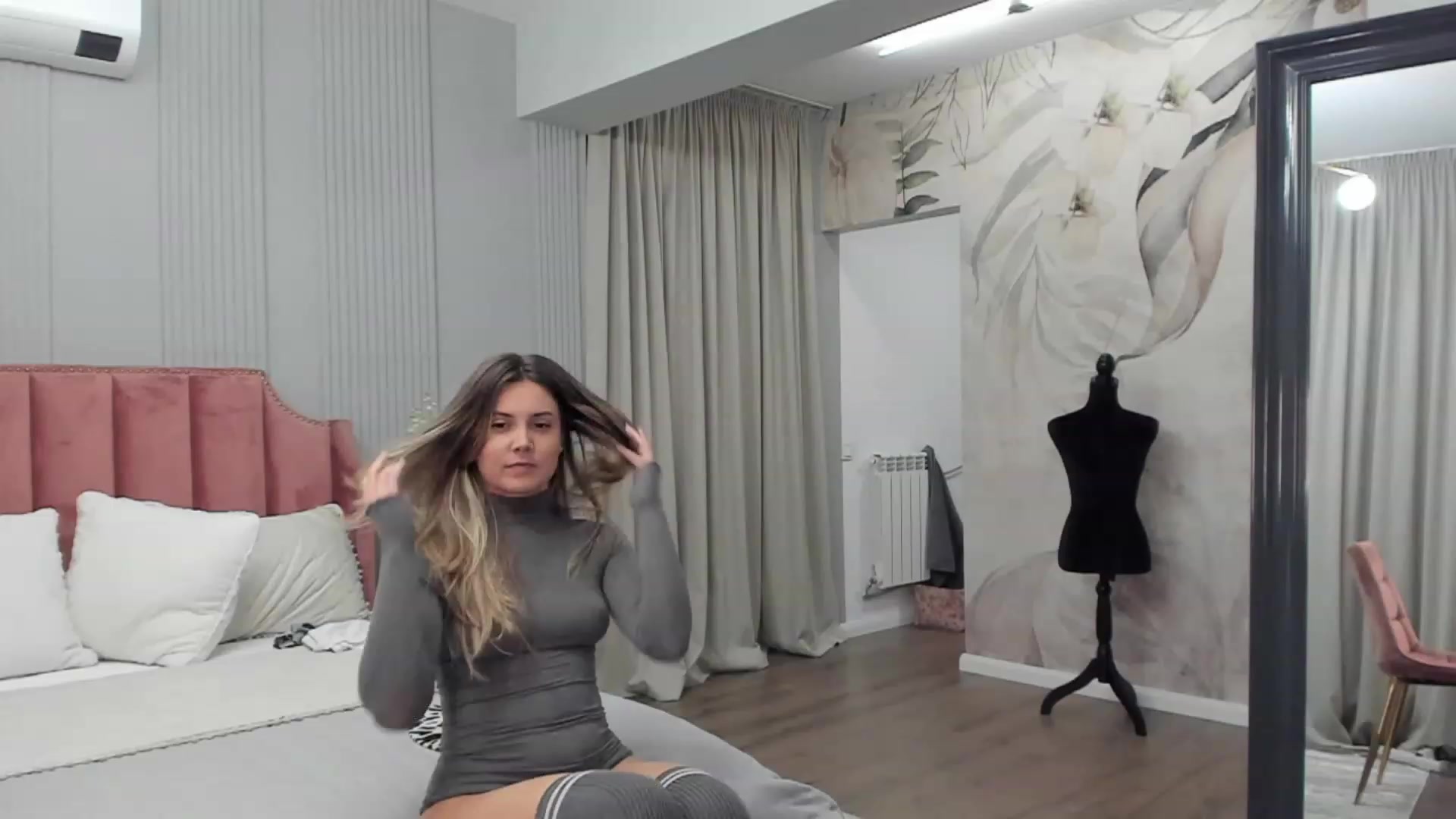 Gallery image thumbnail from NellieCutest's myfreecams stream on, 12/02/2023, 22:51 image 1 of 20