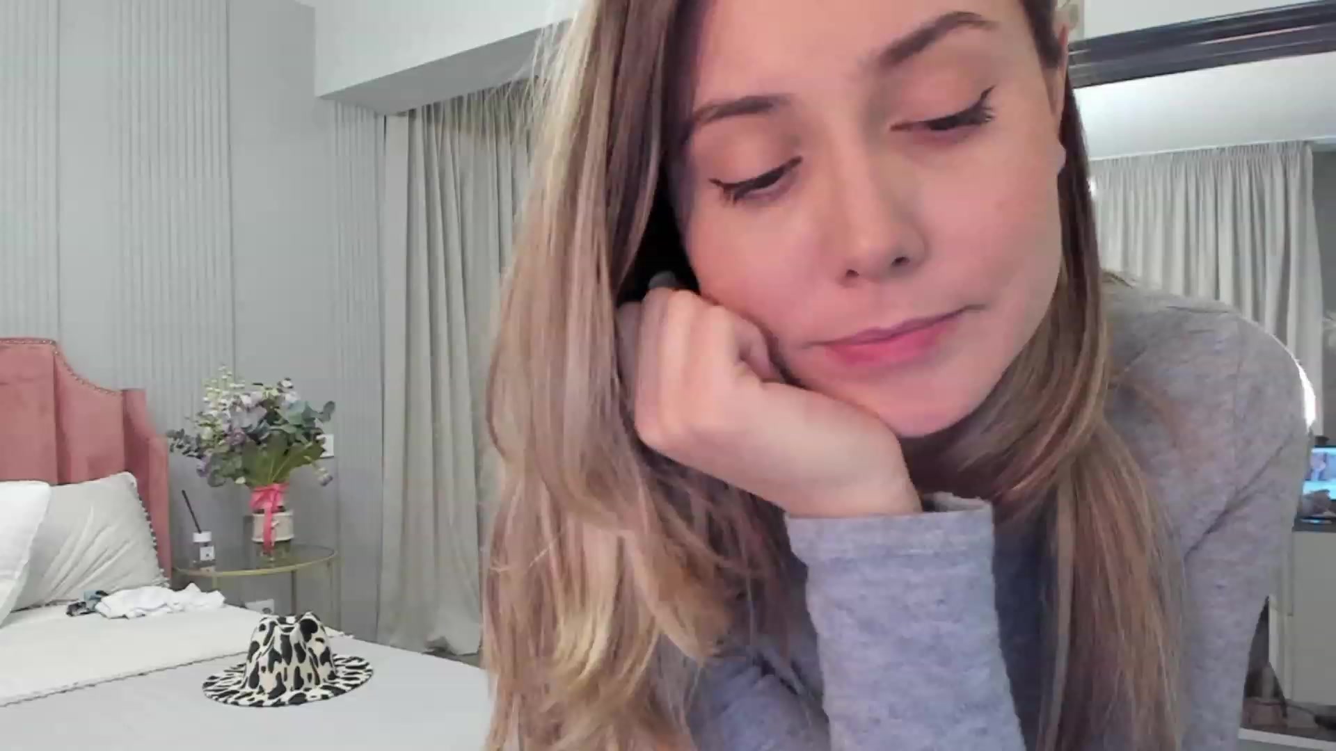 Gallery image thumbnail from NellieCutest's myfreecams stream on, 12/02/2023, 22:51 image 14 of 20
