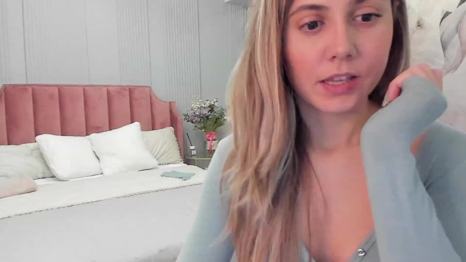 Gallery image thumbnail from NellieCutest's myfreecams stream on, 12/03/2023, 22:37 image 2 of 20