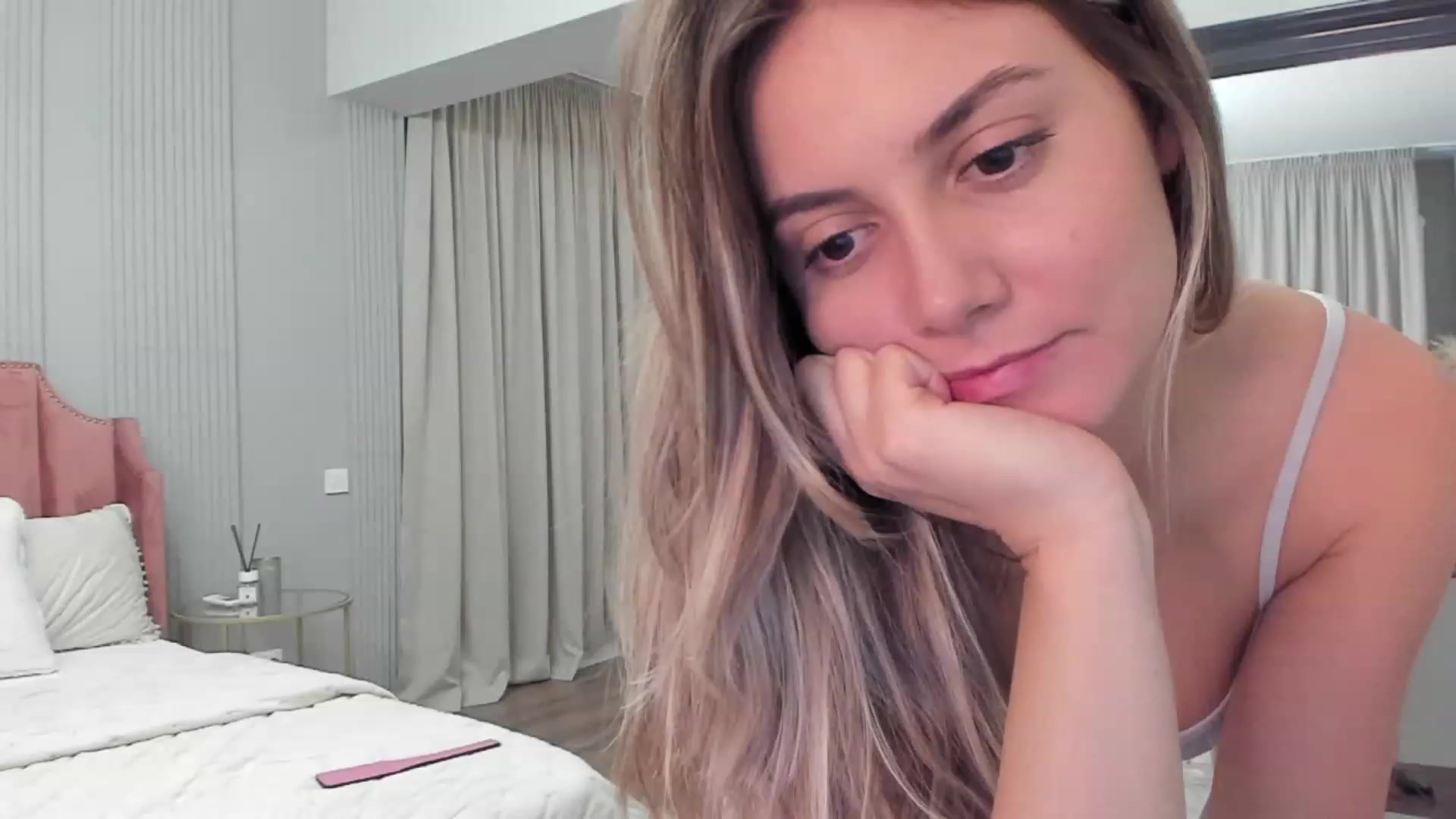 Gallery image thumbnail from NellieCutest's myfreecams stream on, 12/10/2023, 22:33 image 10 of 20