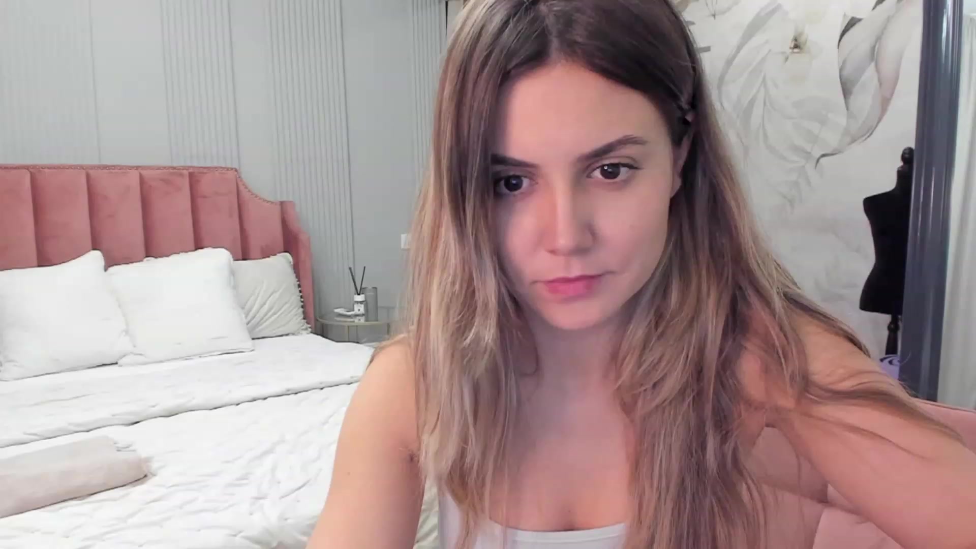 Gallery image thumbnail from NellieCutest's myfreecams stream on, 12/10/2023, 22:33 image 5 of 20