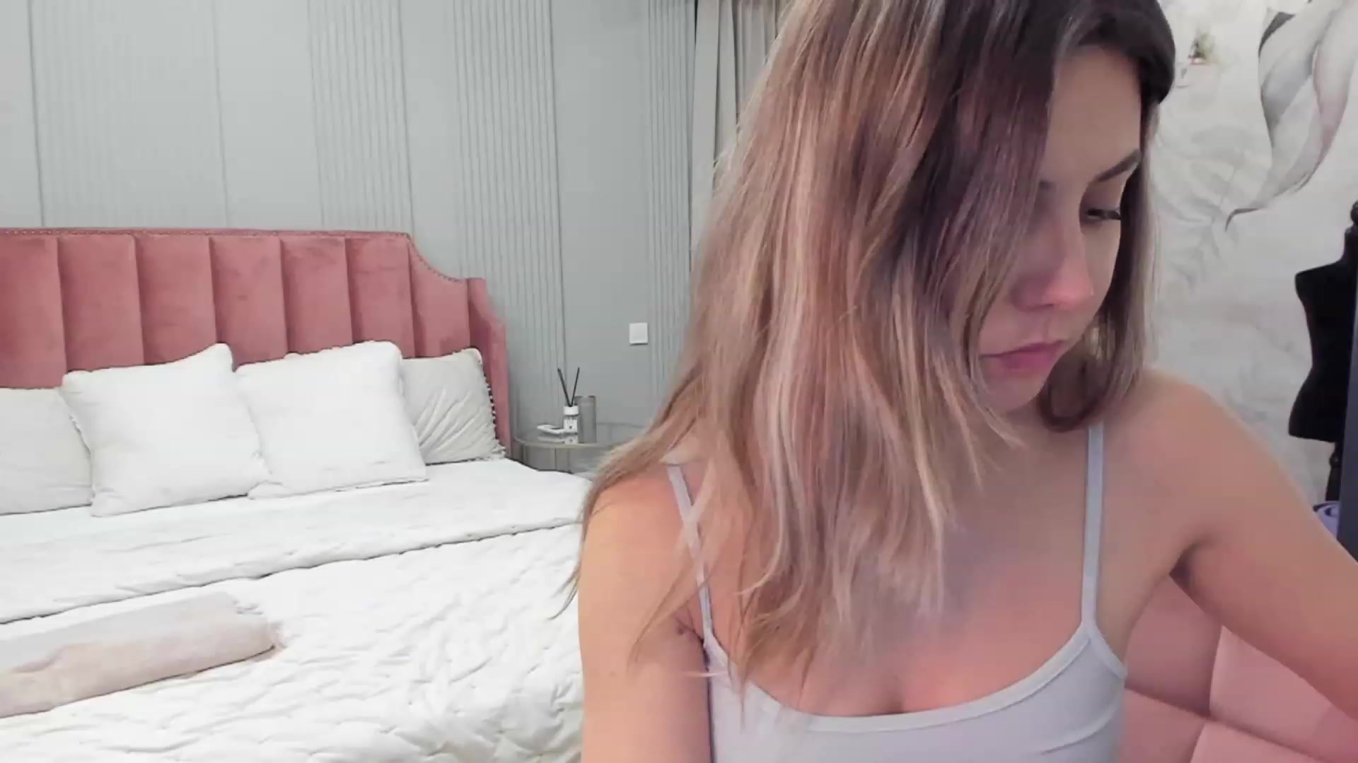 Gallery image thumbnail from NellieCutest's myfreecams stream on, 12/10/2023, 22:33 image 4 of 20