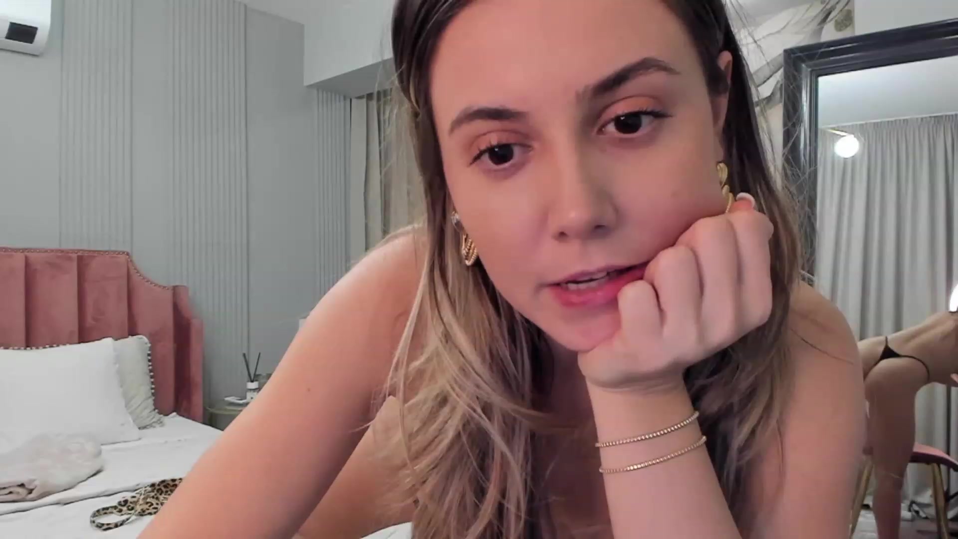 Gallery image thumbnail from NellieCutest's myfreecams stream on, 12/15/2023, 22:08 image 11 of 20