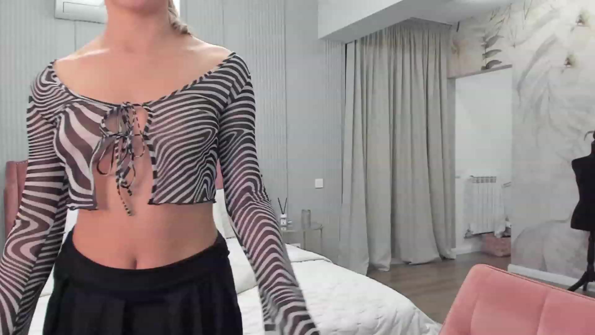 Gallery image thumbnail from NellieCutest's myfreecams stream on, 12/17/2023, 22:44 image 10 of 20