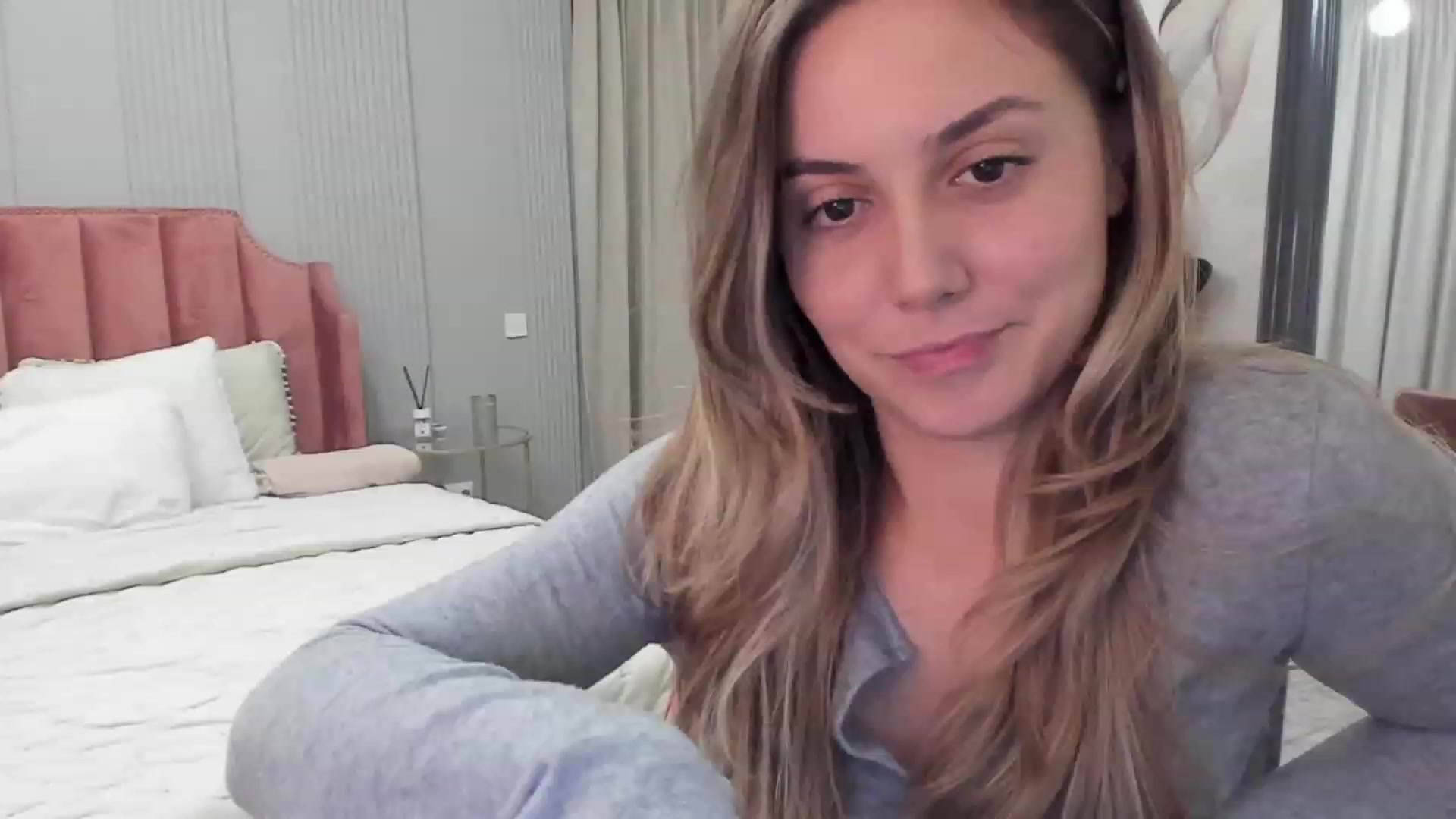Gallery image thumbnail from NellieCutest's myfreecams stream on, 12/22/2023, 21:17 image 3 of 20