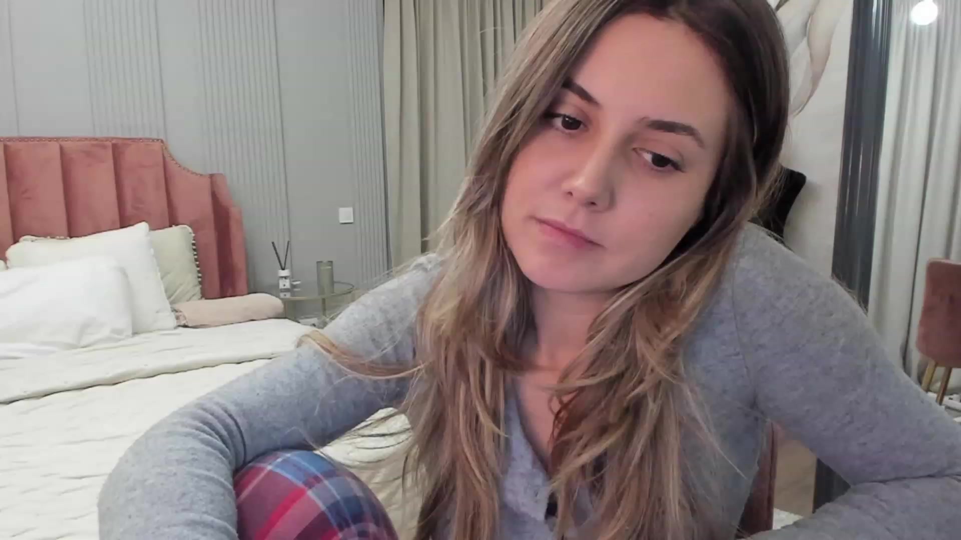 Gallery image thumbnail from NellieCutest's myfreecams stream on, 12/22/2023, 21:17 image 5 of 20