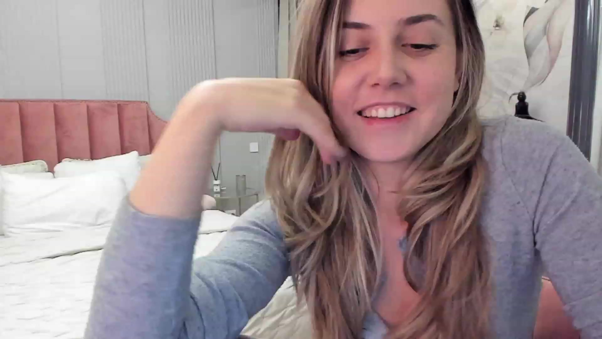 Gallery image thumbnail from NellieCutest's myfreecams stream on, 12/22/2023, 21:17 image 19 of 20