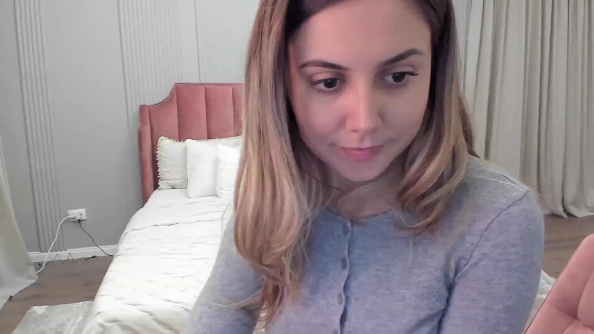 Gallery image thumbnail from NellieCutest's myfreecams stream on, 12/22/2023, 22:14 image 2 of 20