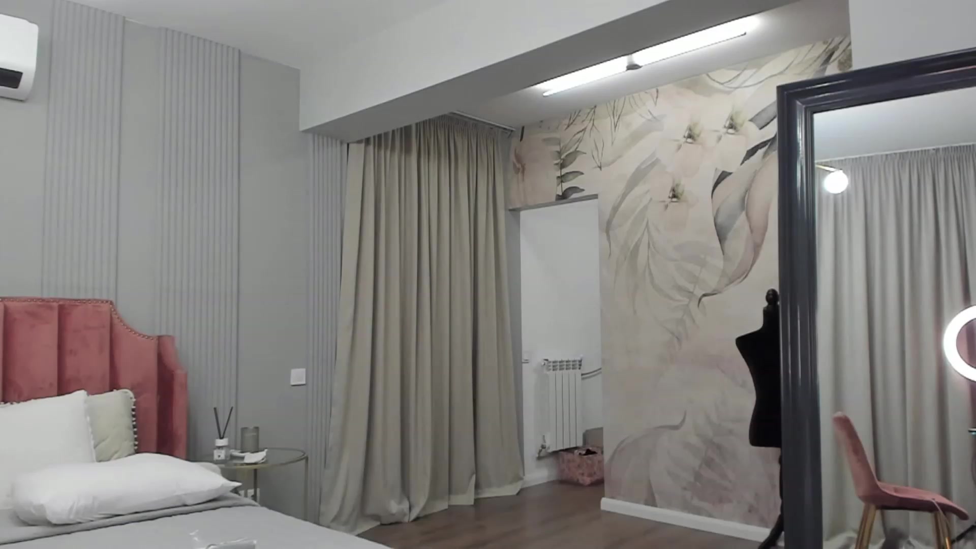 Gallery image thumbnail from NellieCutest's myfreecams stream on, 12/28/2023, 21:10 image 19 of 20