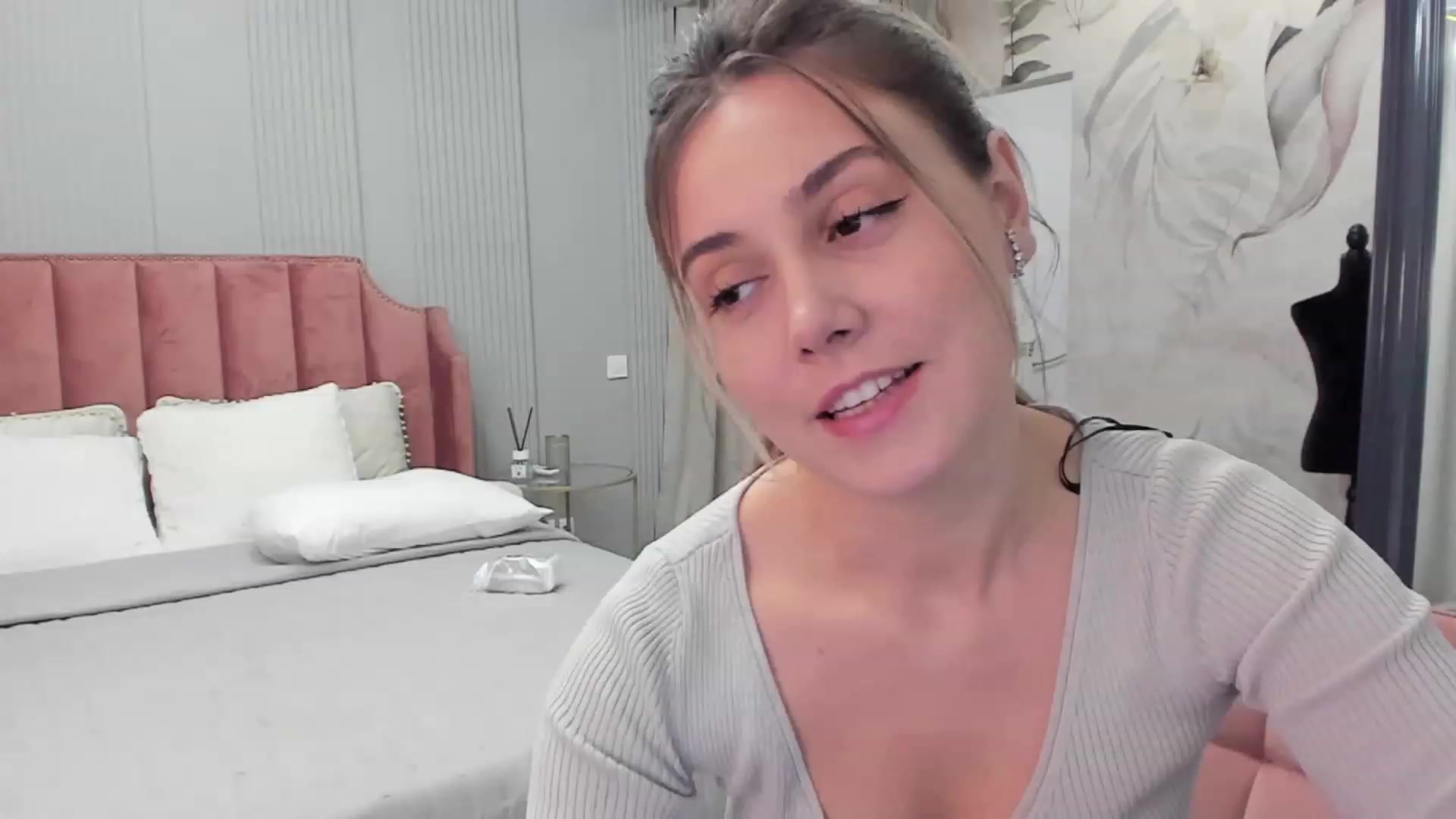Gallery image thumbnail from NellieCutest's myfreecams stream on, 12/29/2023, 22:03 image 6 of 20