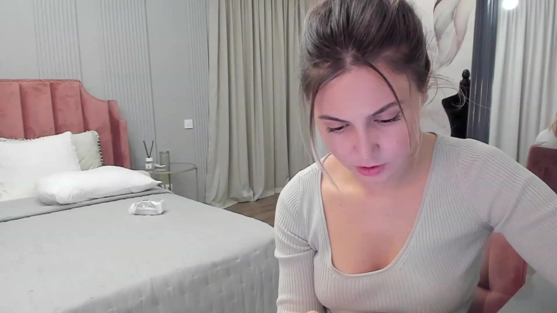 Gallery image thumbnail from NellieCutest's myfreecams stream on, 12/29/2023, 22:03 image 17 of 20