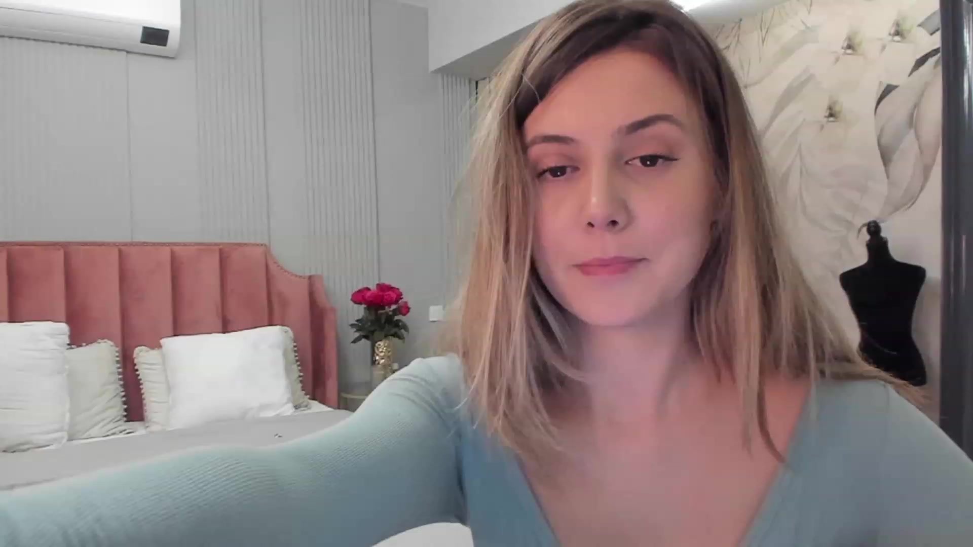 Gallery image thumbnail from NellieCutest's myfreecams stream on, 01/07/2024, 21:45 image 10 of 20