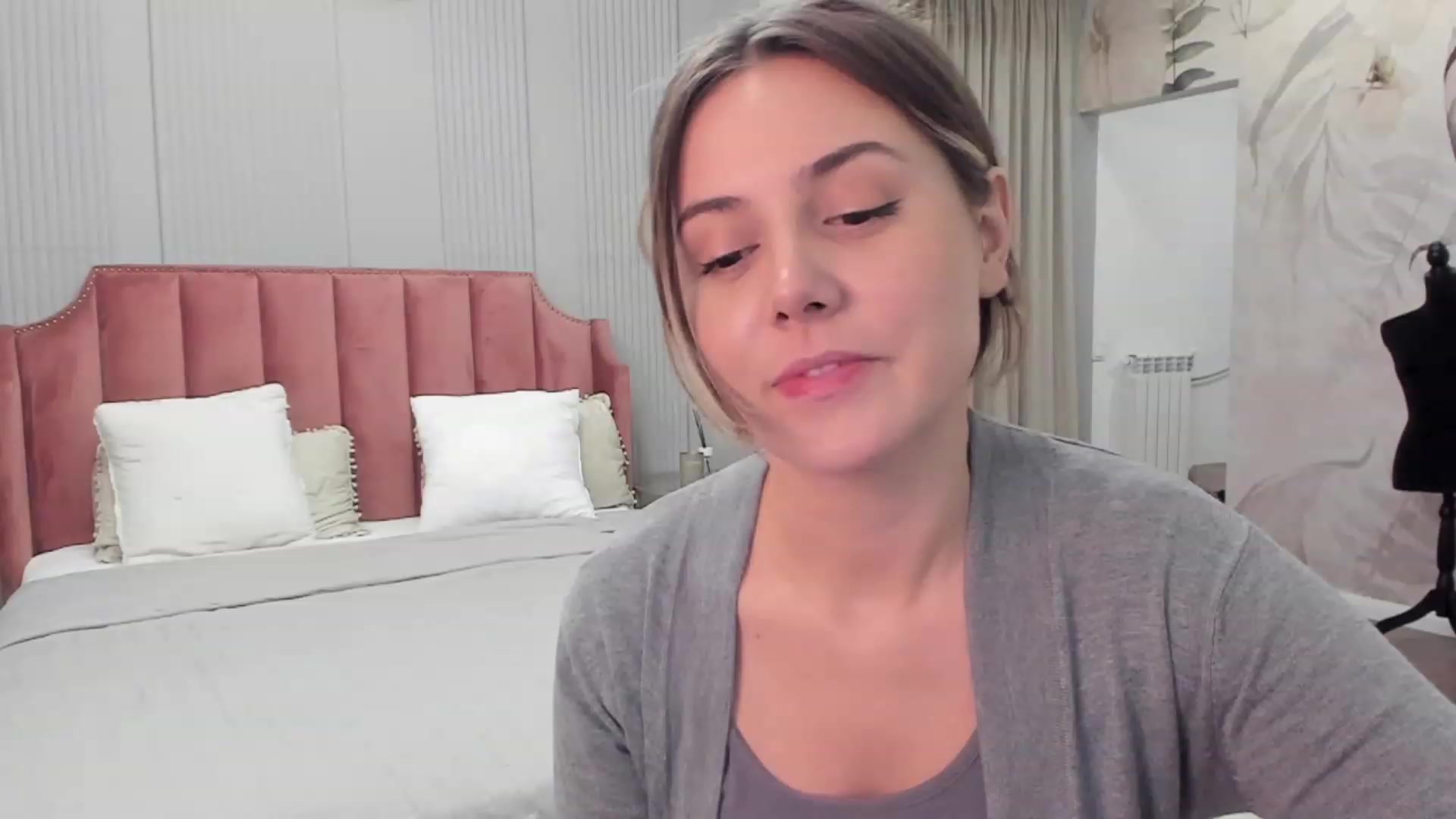 Gallery image thumbnail from NellieCutest's myfreecams stream on, 01/11/2024, 22:01 image 1 of 20