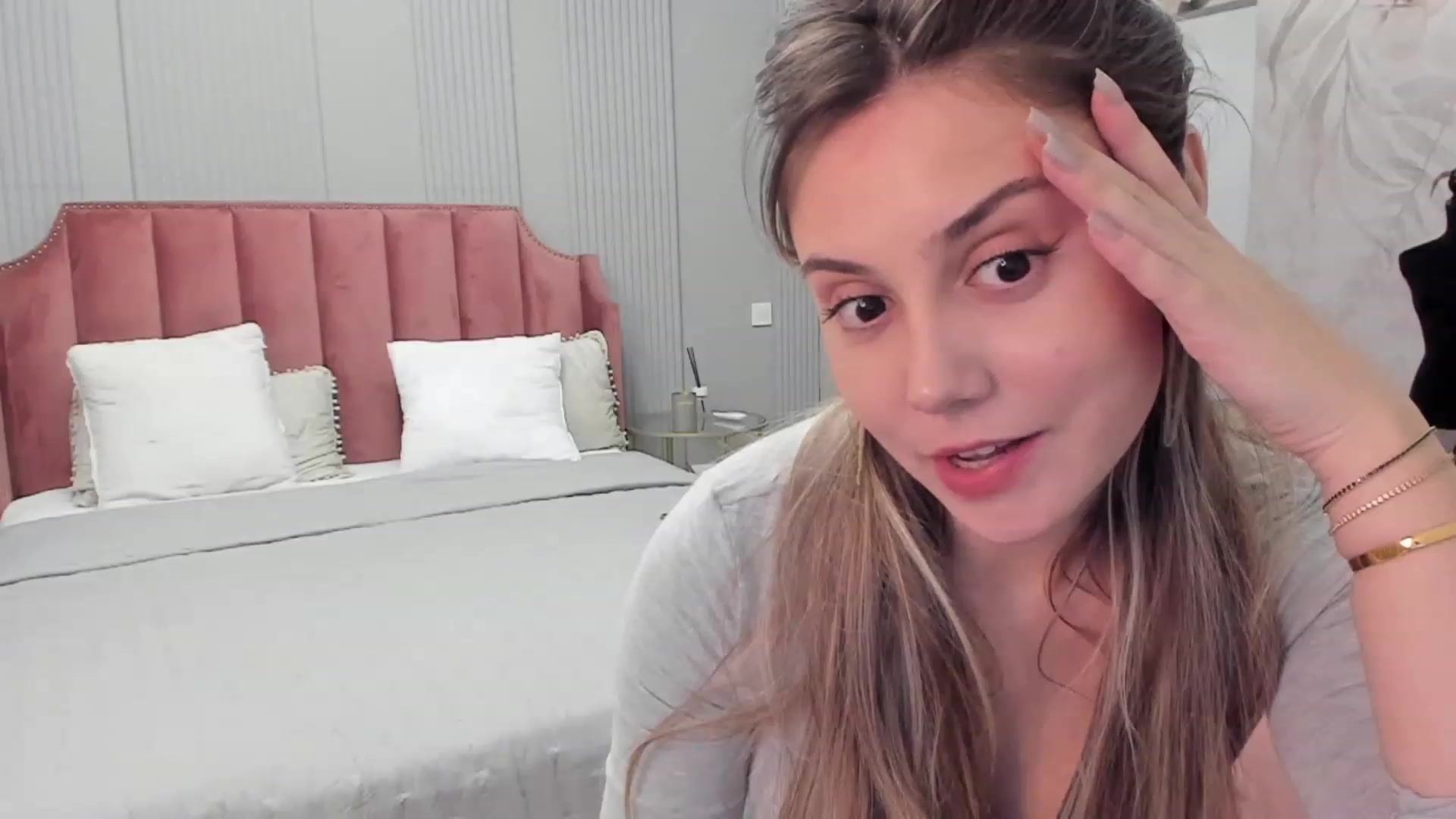 Gallery image thumbnail from NellieCutest's myfreecams stream on, 01/12/2024, 20:17 image 19 of 20