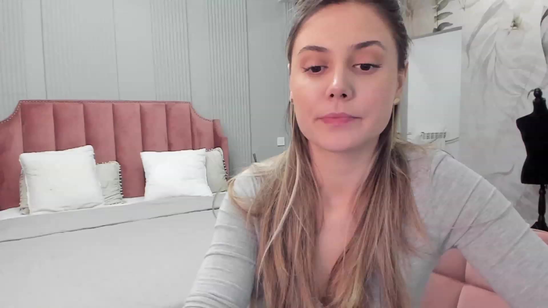 Gallery image thumbnail from NellieCutest's myfreecams stream on, 01/12/2024, 20:17 image 8 of 20