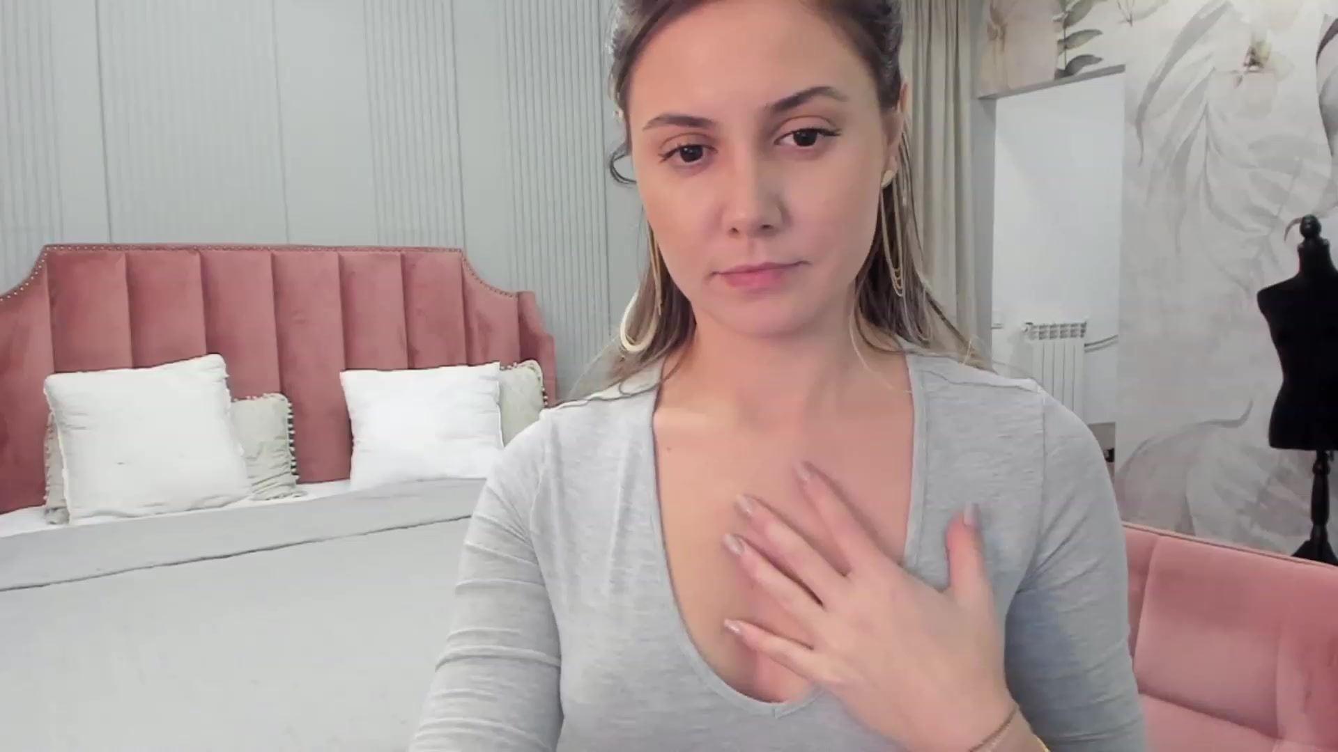 Gallery image thumbnail from NellieCutest's myfreecams stream on, 01/12/2024, 20:17 image 4 of 20