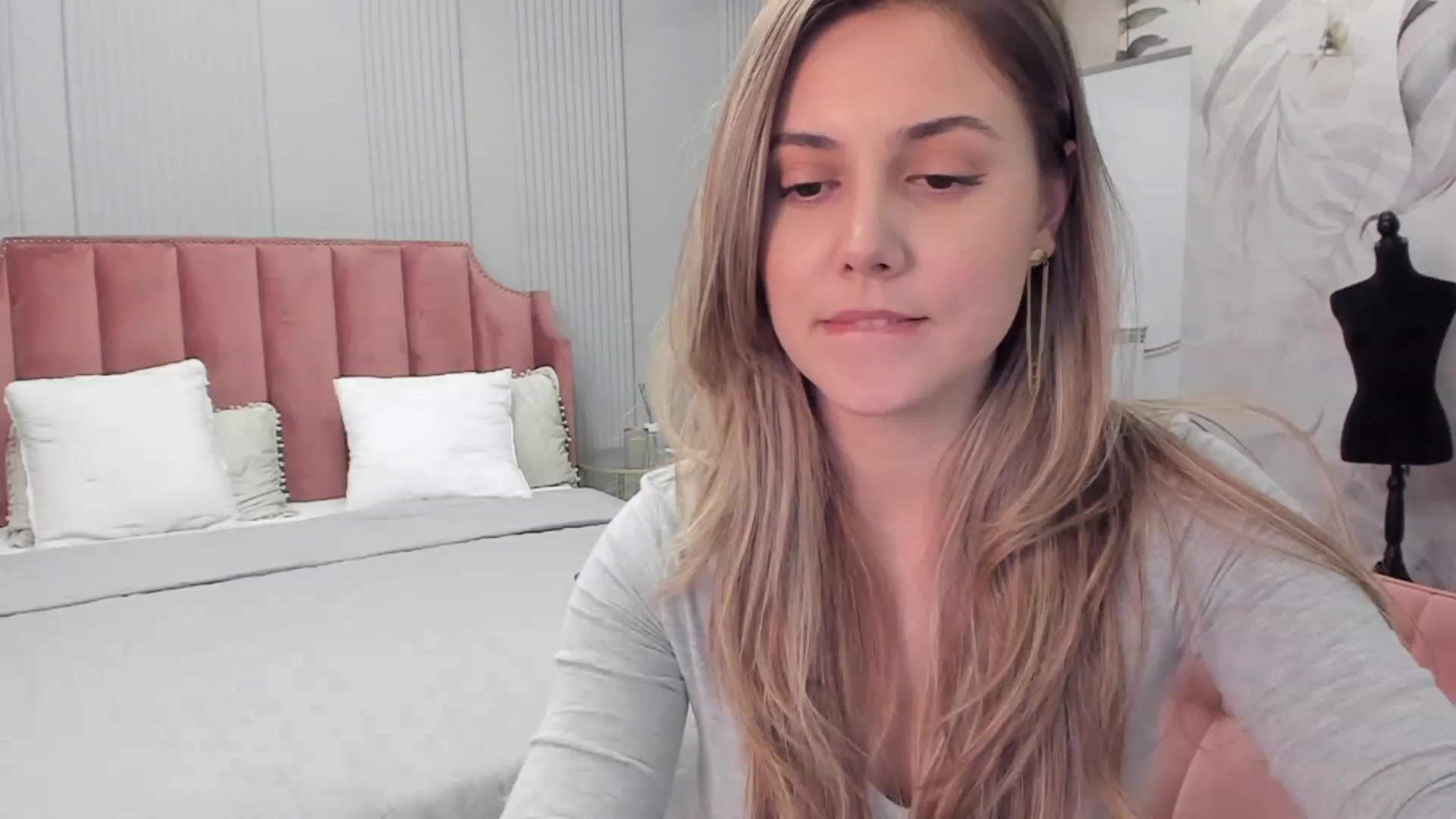 Gallery image thumbnail from NellieCutest's myfreecams stream on, 01/12/2024, 21:25 image 9 of 20
