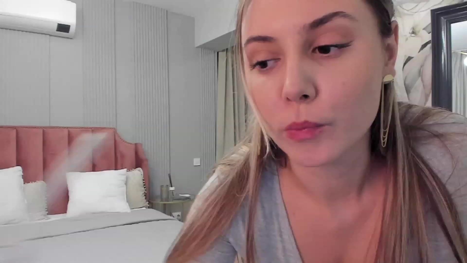 Gallery image thumbnail from NellieCutest's myfreecams stream on, 01/12/2024, 22:54 image 10 of 20
