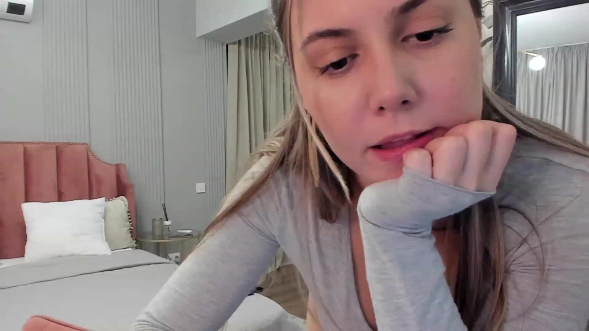 Gallery image thumbnail from NellieCutest's myfreecams stream on, 01/12/2024, 22:54 image 15 of 20