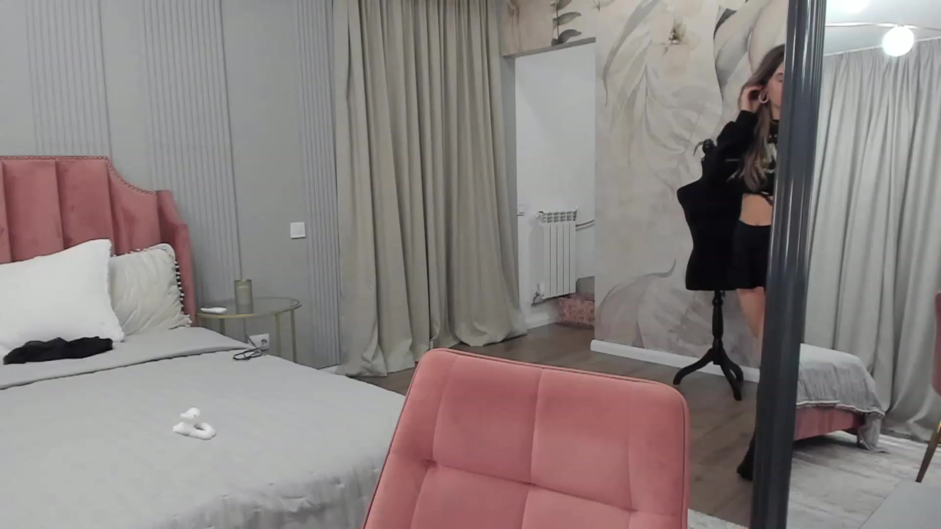 Gallery image thumbnail from NellieCutest's myfreecams stream on, 01/18/2024, 22:48 image 12 of 20