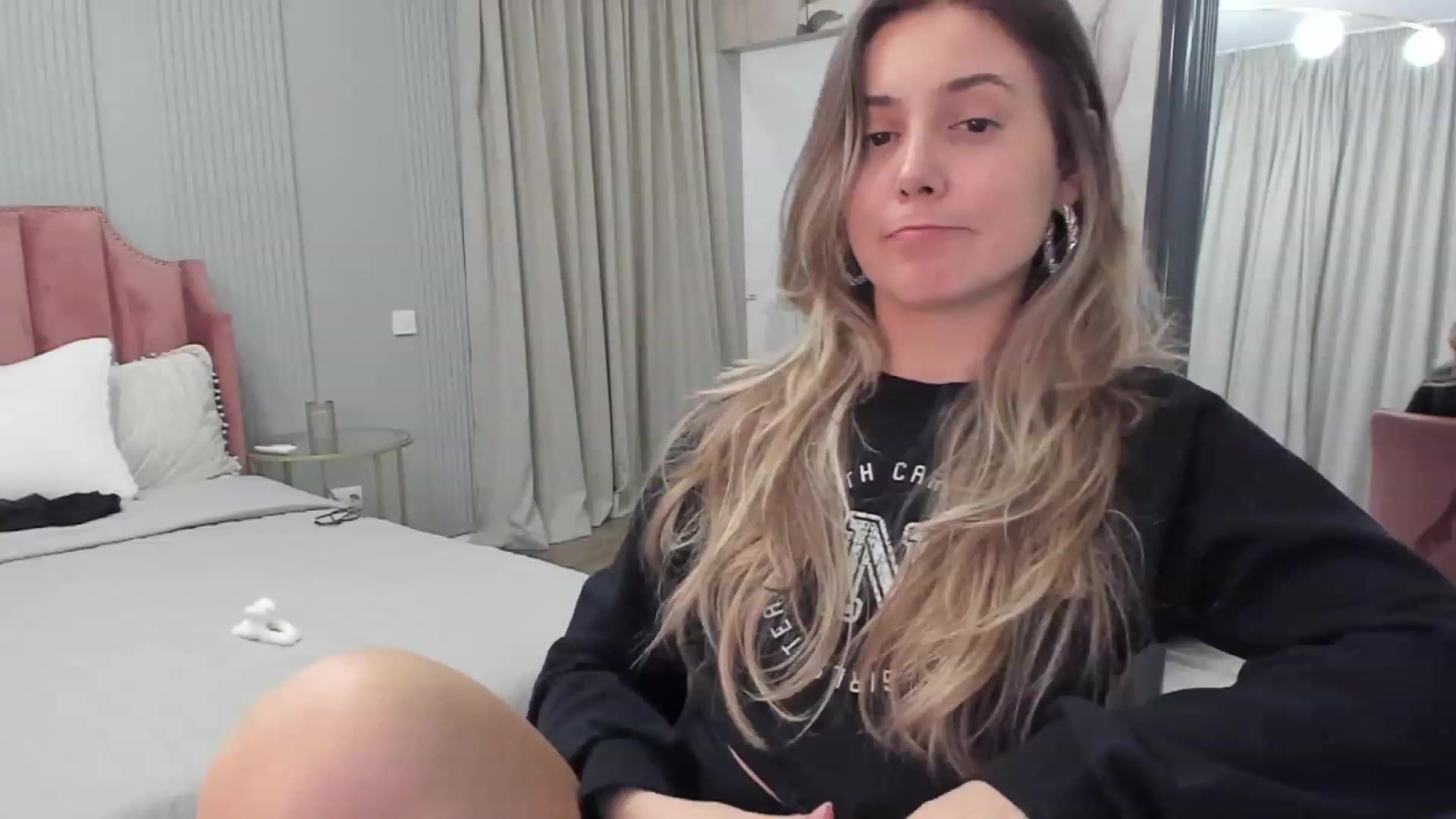 Gallery image thumbnail from NellieCutest's myfreecams stream on, 01/18/2024, 22:48 image 7 of 20