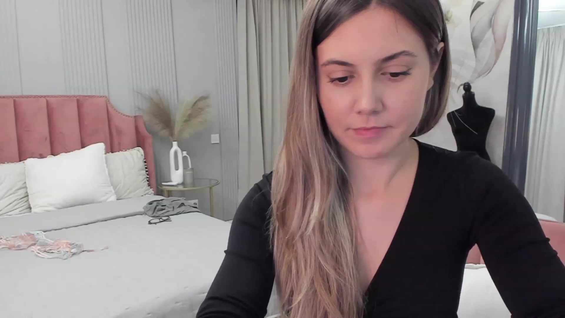 Gallery image thumbnail from NellieCutest's myfreecams stream on, 01/21/2024, 23:05 image 7 of 20
