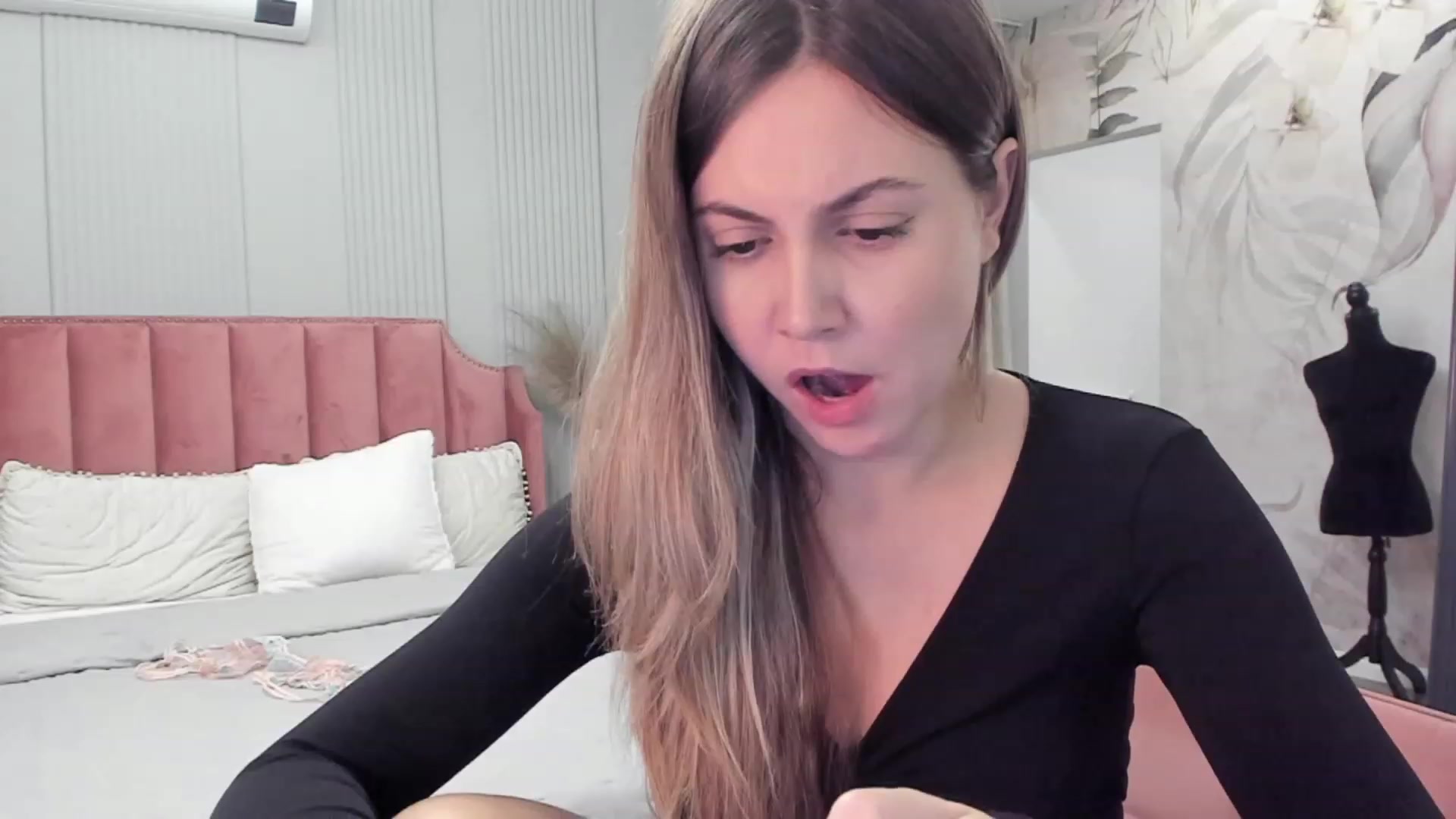 Gallery image thumbnail from NellieCutest's myfreecams stream on, 01/21/2024, 23:05 image 18 of 20