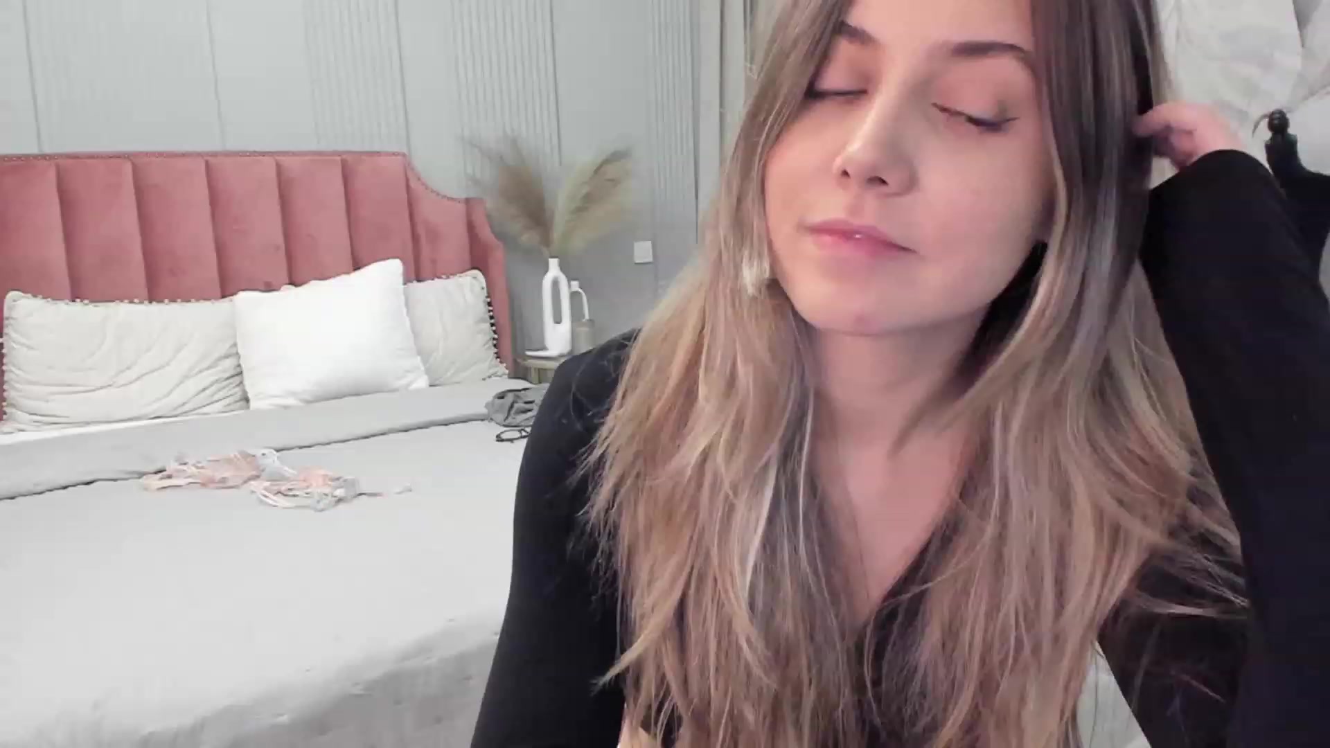 Gallery image thumbnail from NellieCutest's myfreecams stream on, 01/21/2024, 23:05 image 3 of 20