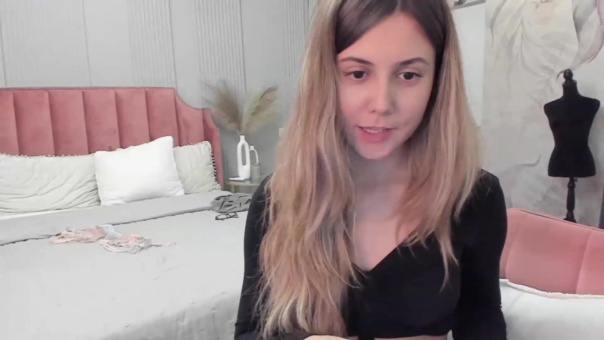 Gallery image thumbnail from NellieCutest's myfreecams stream on, 01/21/2024, 23:05 image 12 of 20