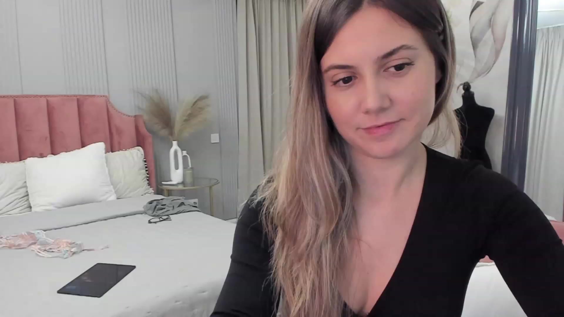 Gallery image thumbnail from NellieCutest's myfreecams stream on, 01/21/2024, 23:05 image 9 of 20