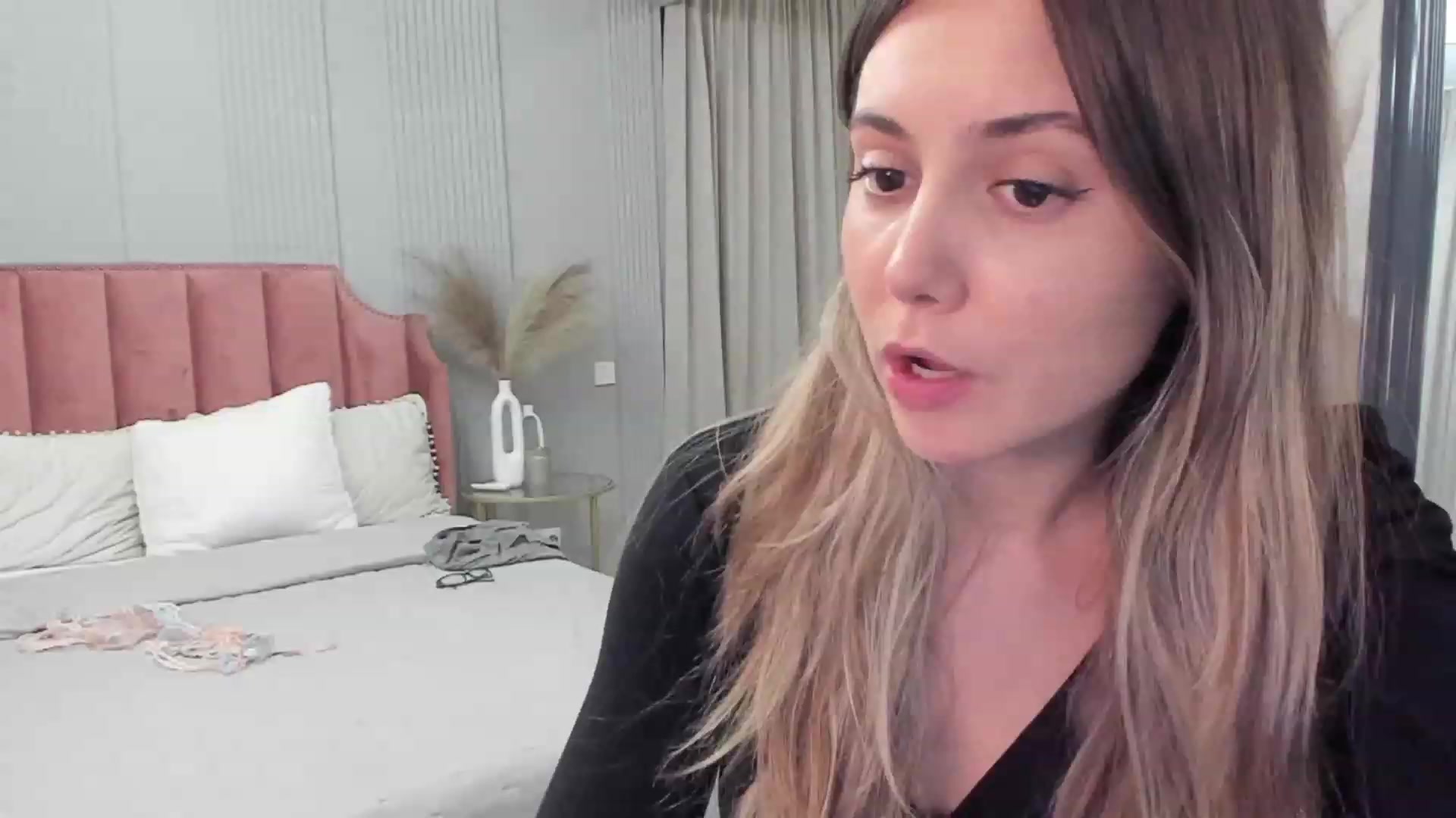 Gallery image thumbnail from NellieCutest's myfreecams stream on, 01/21/2024, 23:05 image 6 of 20