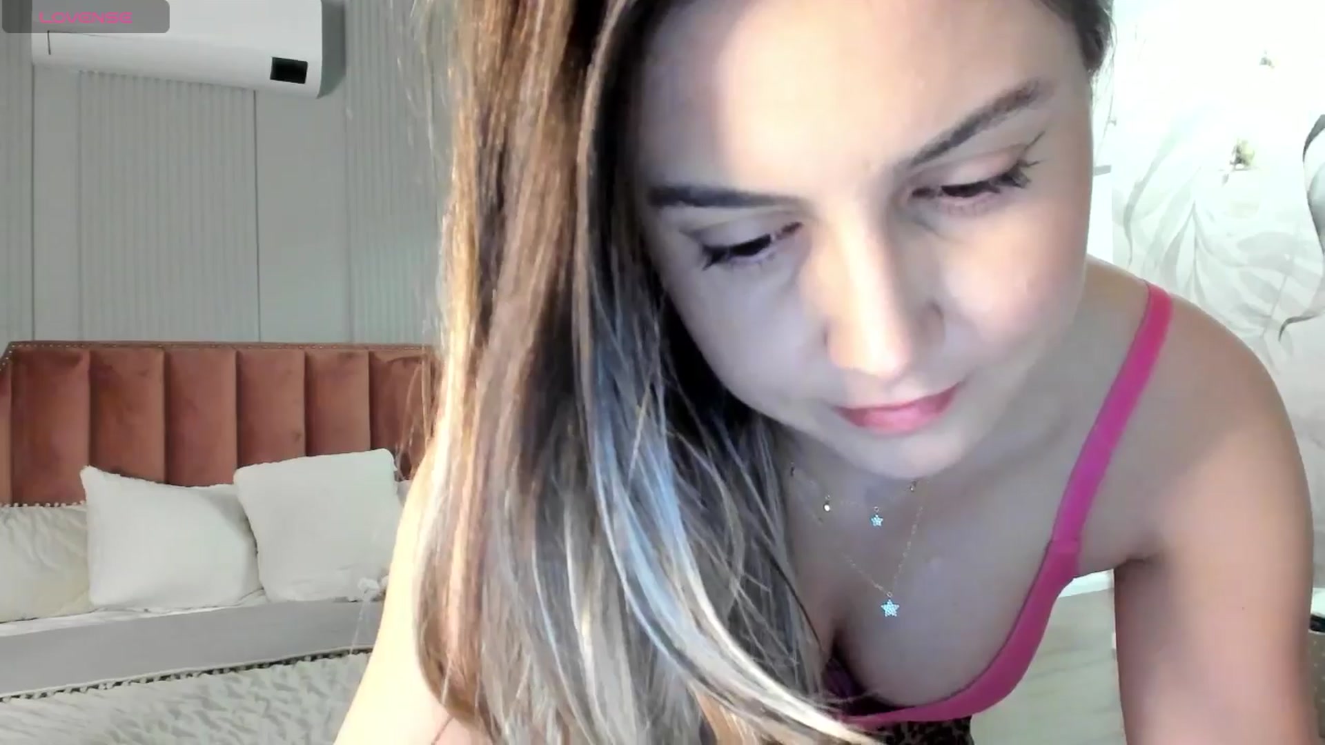 Gallery image thumbnail from NellieCutest's myfreecams stream on, 04/11/2024, 22:05 image 6 of 20