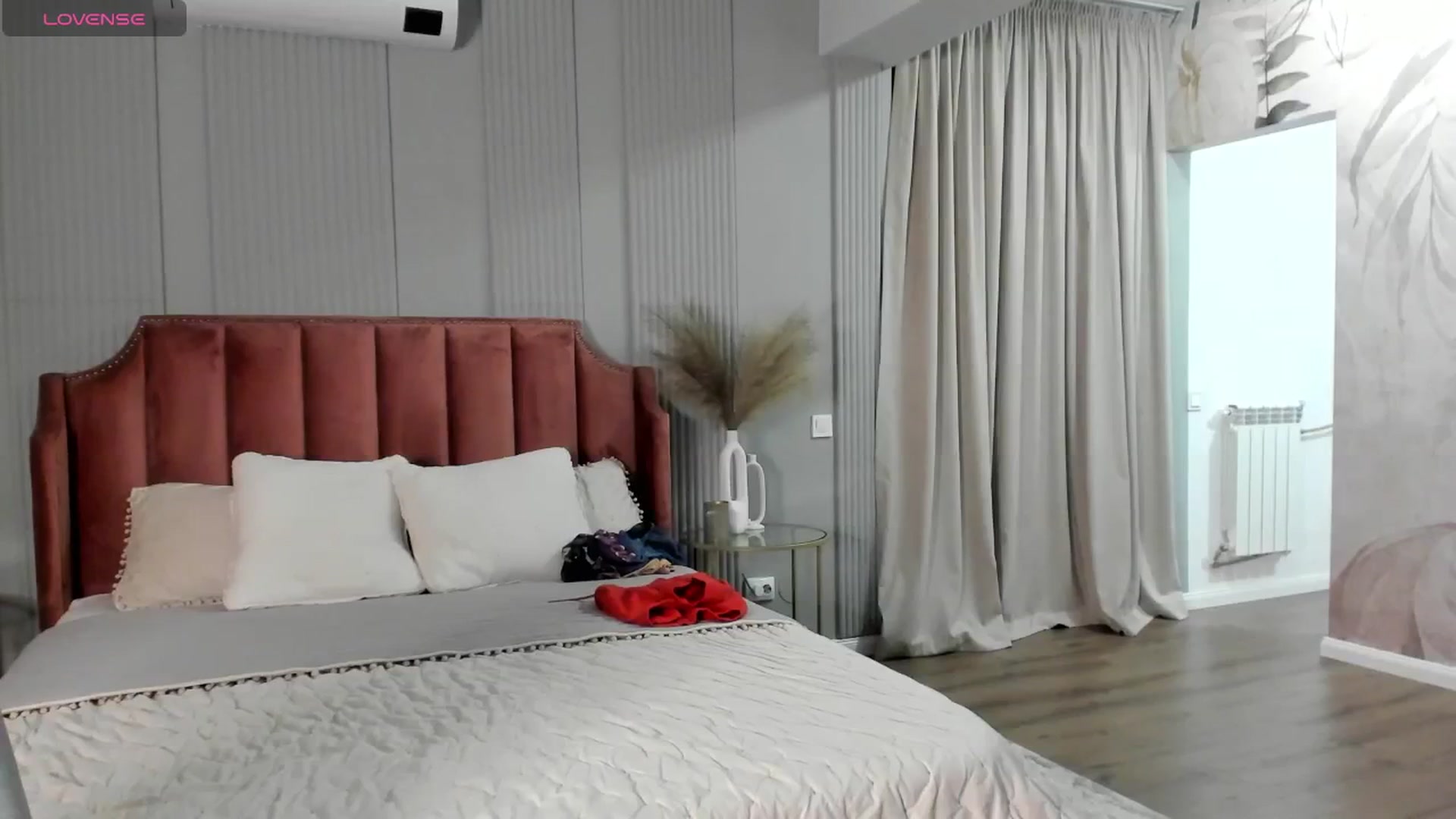 Gallery image thumbnail from NellieCutest's myfreecams stream on, 04/25/2024, 21:24 image 17 of 20