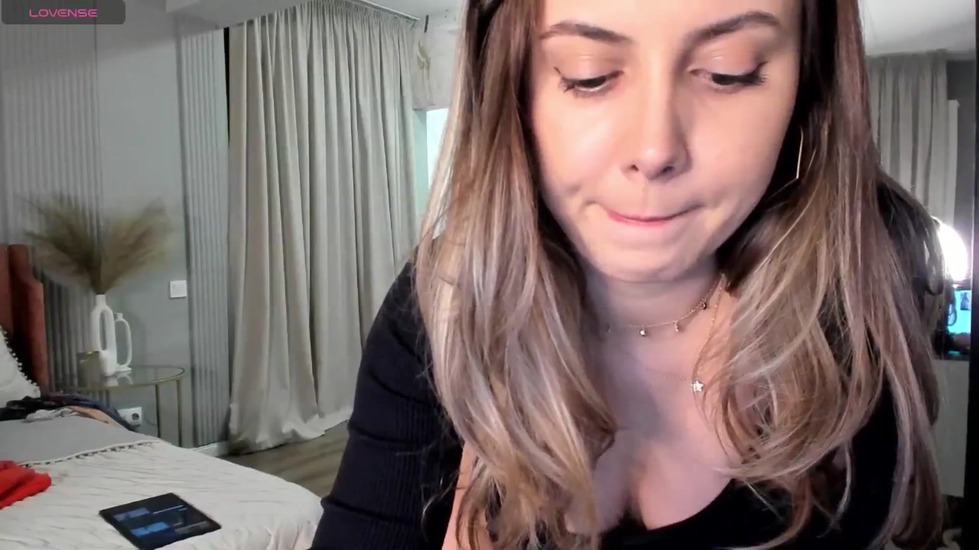 Gallery image thumbnail from NellieCutest's myfreecams stream on, 04/25/2024, 21:24 image 11 of 20