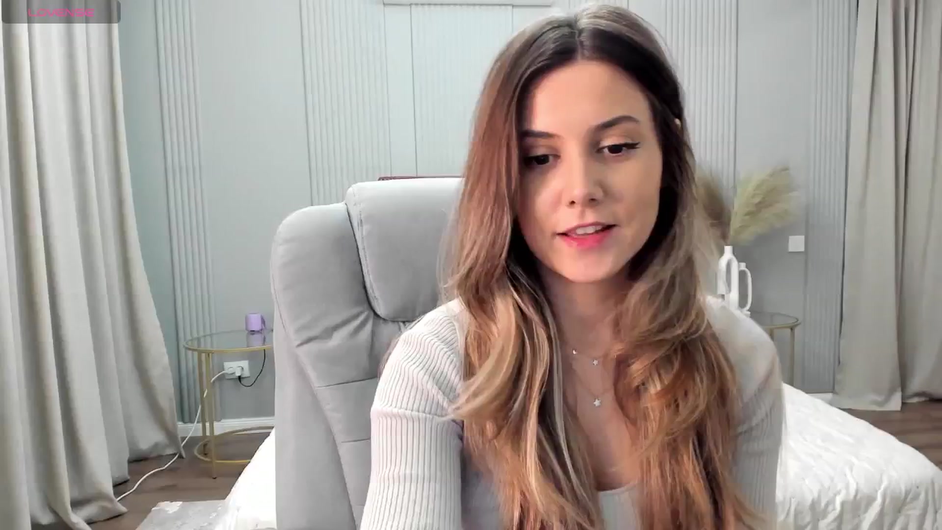 Gallery image thumbnail from NellieCutest's myfreecams stream on, 04/27/2024, 21:44 image 3 of 20