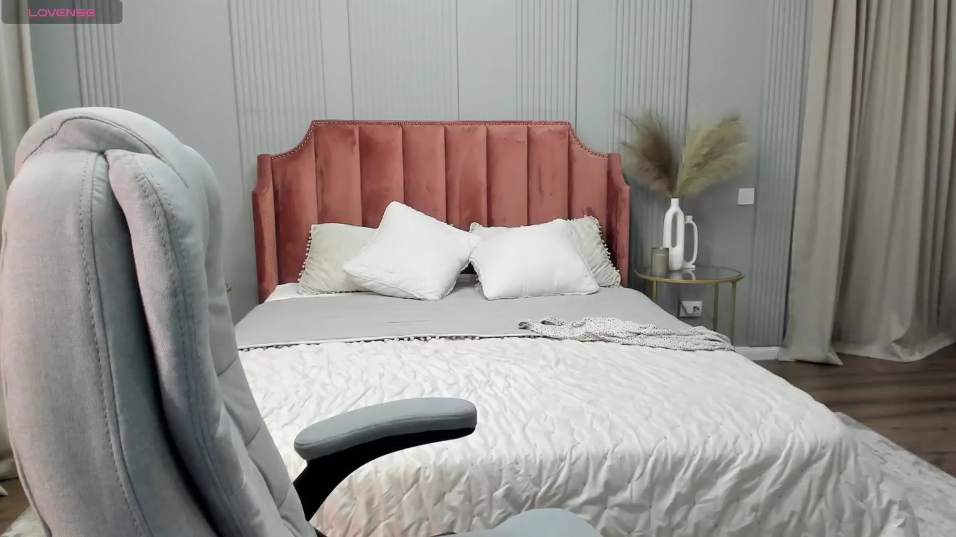 Gallery image thumbnail from NellieCutest's myfreecams stream on, 04/28/2024, 22:24 image 13 of 20