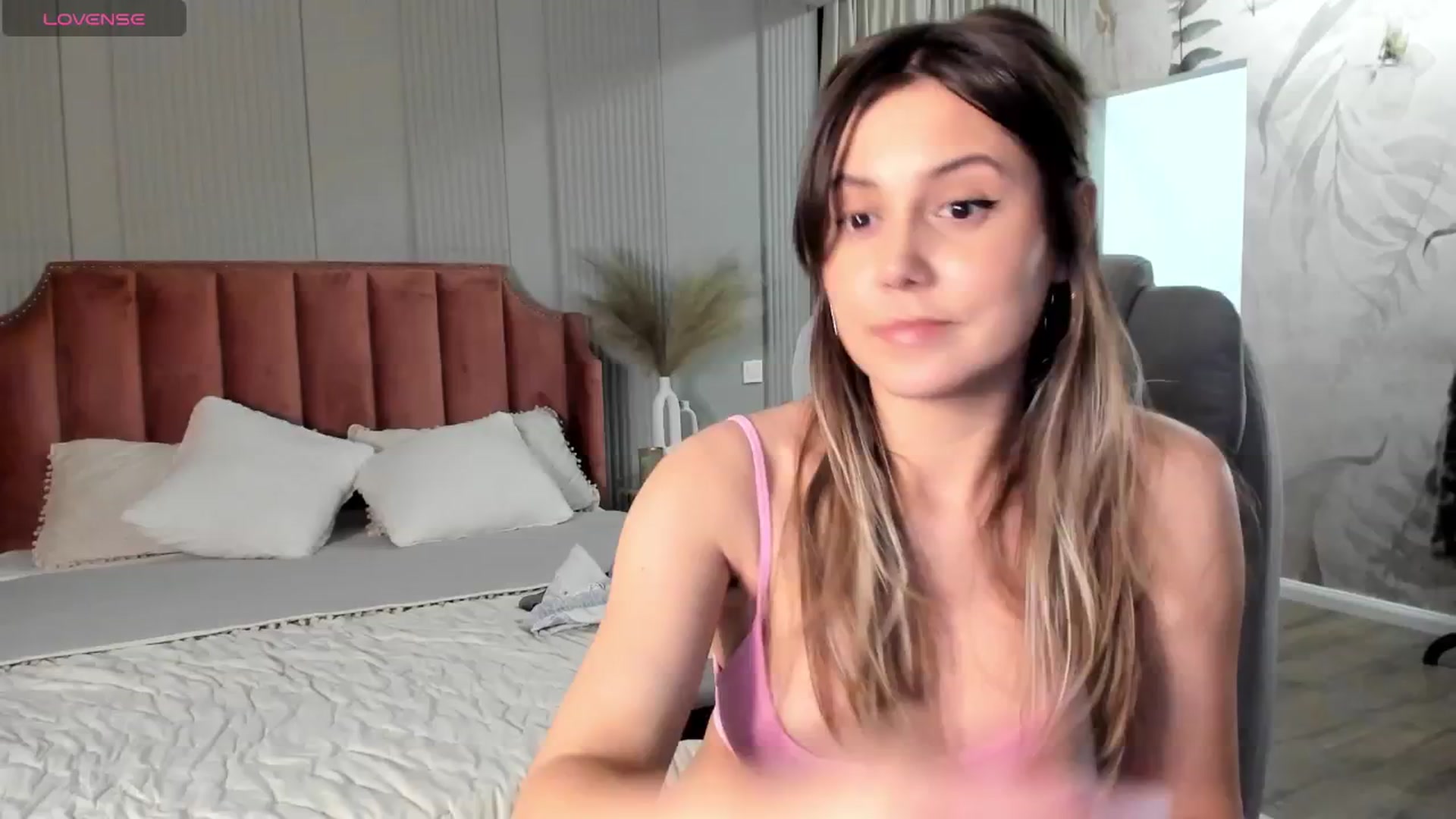 Gallery image thumbnail from NellieCutest's myfreecams stream on, 05/02/2024, 22:22 image 17 of 20