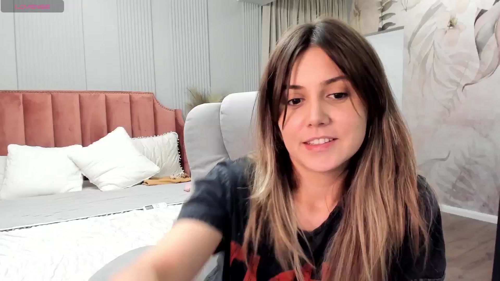 Gallery image thumbnail from NellieCutest's myfreecams stream on, 05/12/2024, 21:55 image 9 of 20