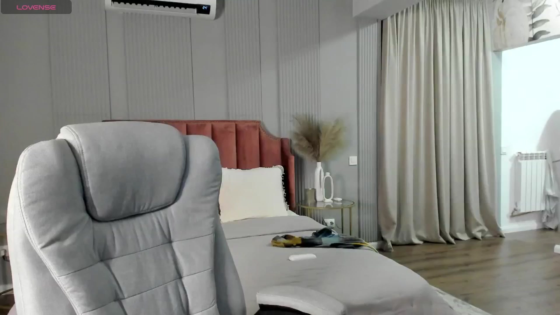 Gallery image thumbnail from NellieCutest's myfreecams stream on, 05/19/2024, 21:47 image 19 of 20