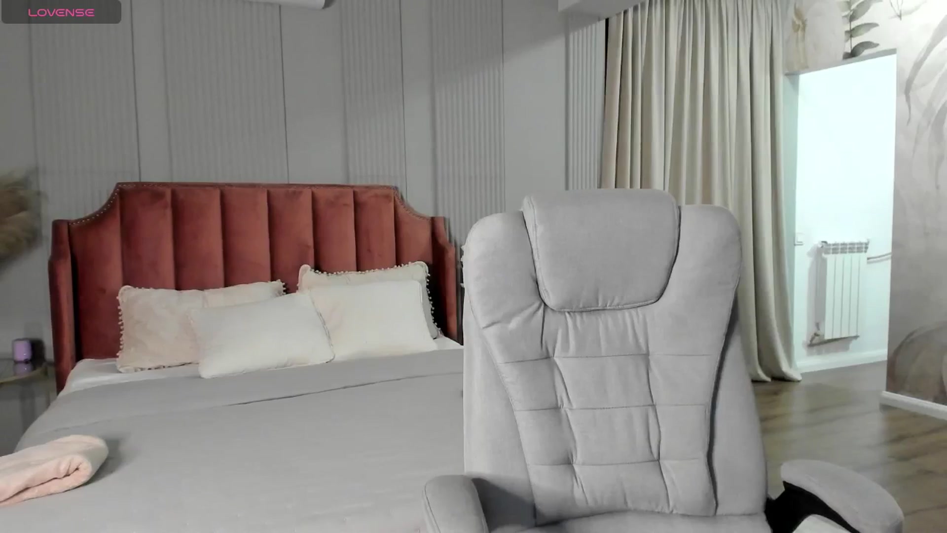 Gallery image thumbnail from NellieCutest's myfreecams stream on, 05/25/2024, 21:21 image 15 of 20