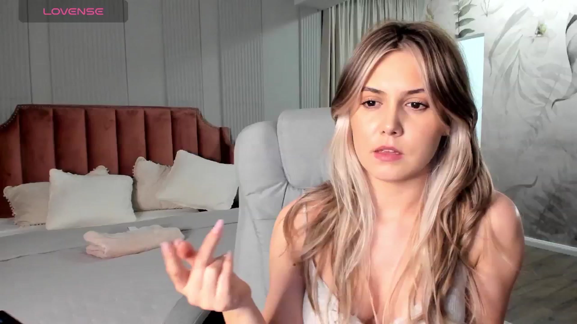 Gallery image thumbnail from NellieCutest's myfreecams stream on, 05/30/2024, 20:10 image 3 of 20