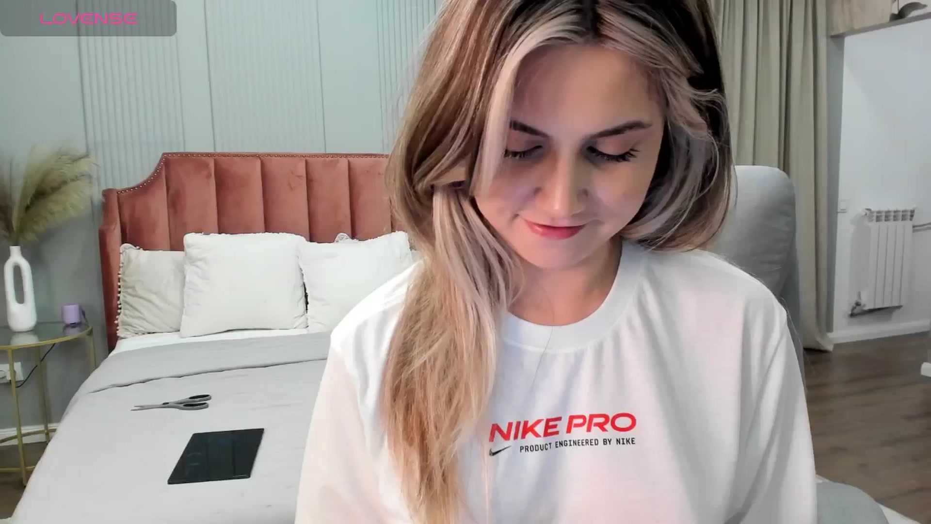 Gallery image thumbnail from NellieCutest's myfreecams stream on, 06/01/2024, 19:43 image 15 of 20