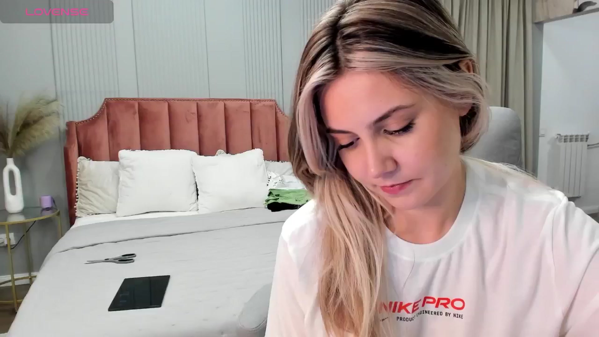 Gallery image thumbnail from NellieCutest's myfreecams stream on, 06/01/2024, 19:43 image 13 of 20