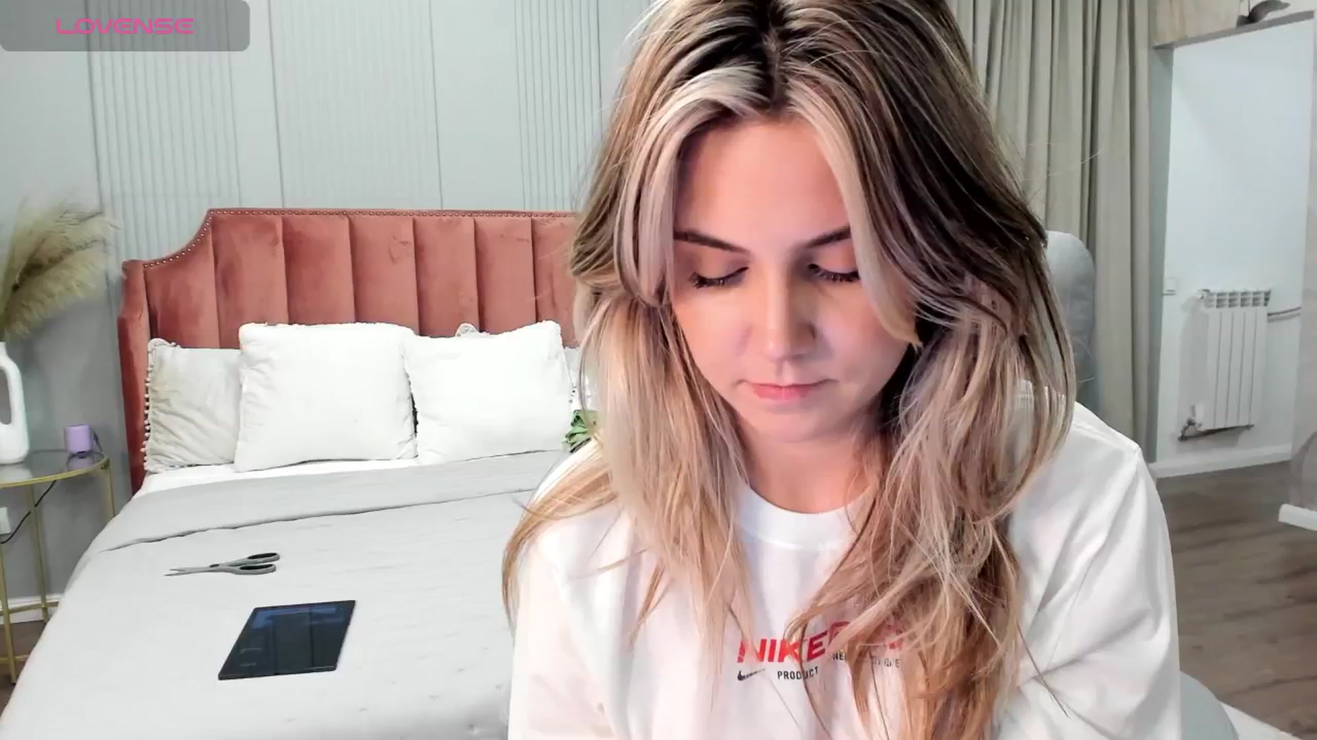 Gallery image thumbnail from NellieCutest's myfreecams stream on, 06/01/2024, 19:43 image 6 of 20